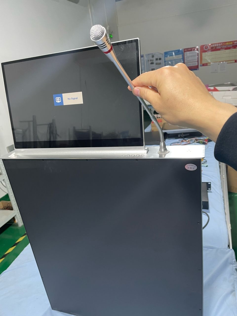 15.6/17.3/18.5/21.5/23.8 Monitor Lift para sala de conferencias