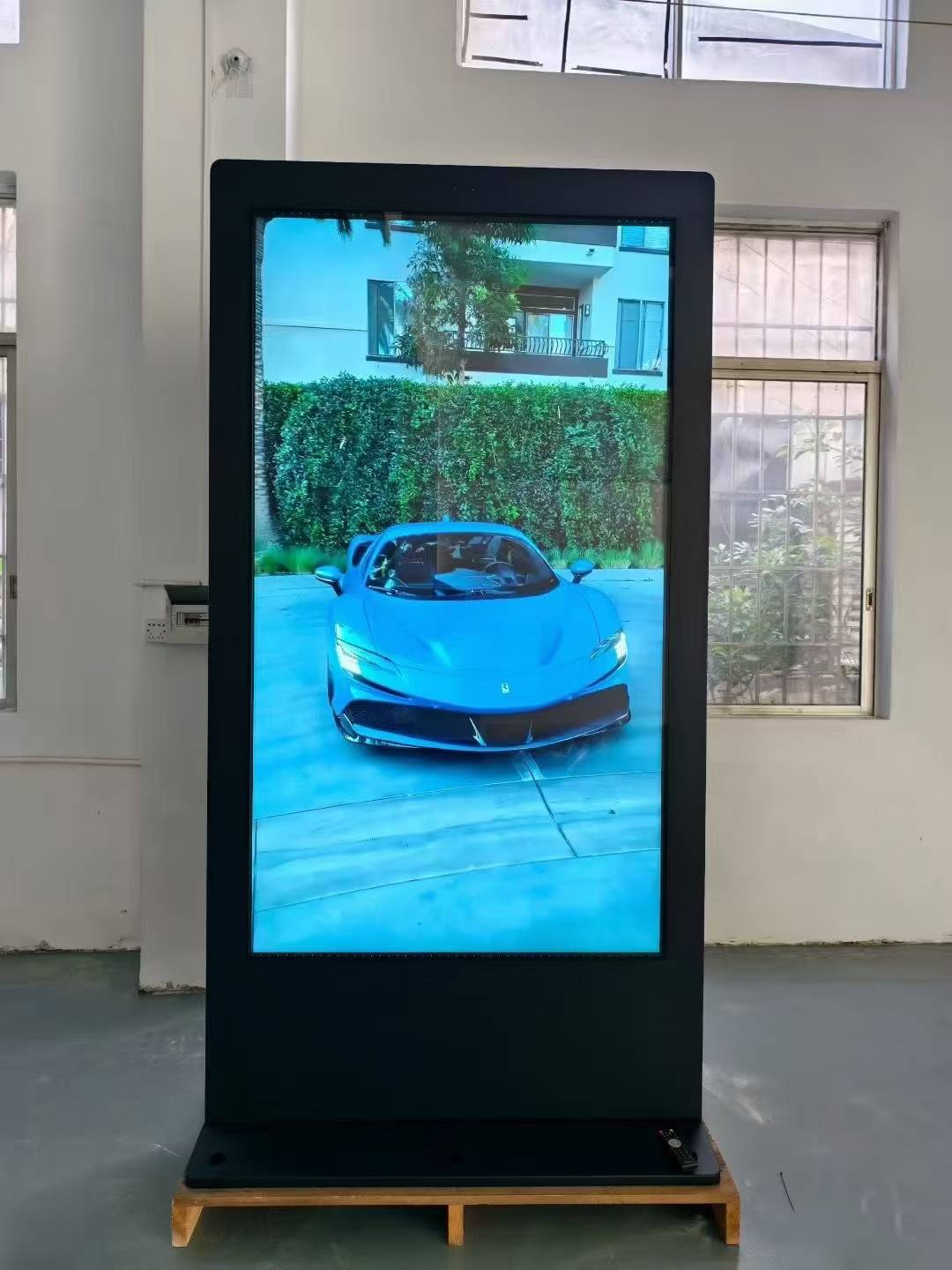 Piso de 86 pulgadas al aire libre de 86 pulgadas de 2500nits quiosco 4K señalización digital